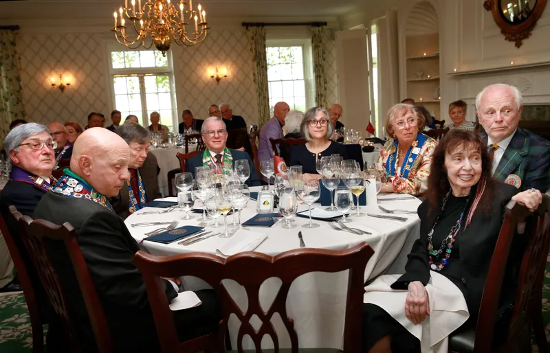 A long table of members during the dinner