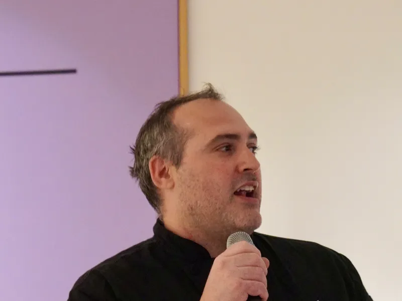 Chef Luca Sicuso addressing the room